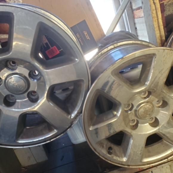 4 Factory Installed Rims-2006 Jeep Commander - Picture 6 of 6